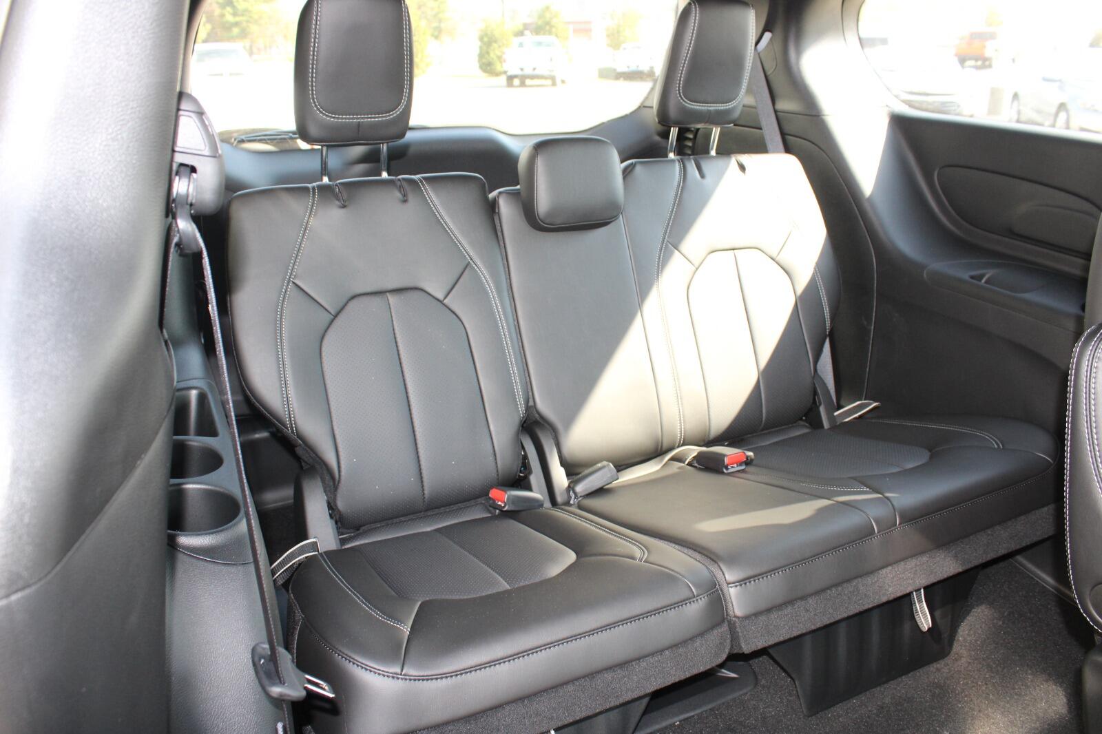 2026 Chrysler Pacifica Select - Photo 26
