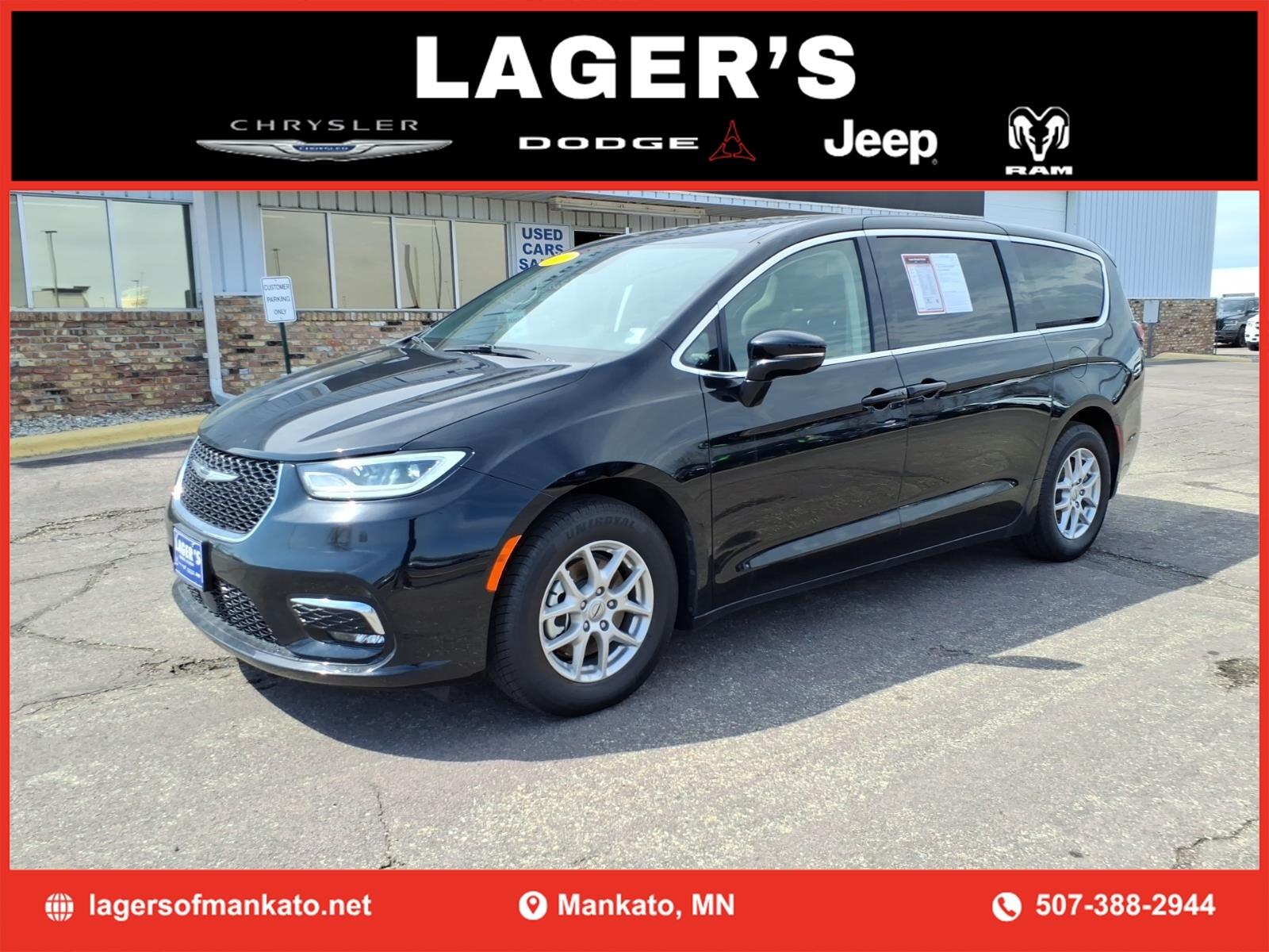 2024 Chrysler Pacifica Touring L's photo