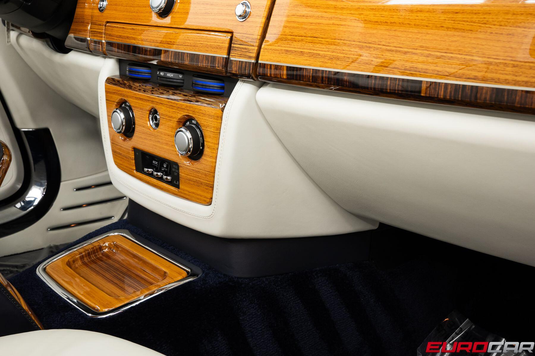 2010 Rolls-Royce Phantom Drophead Coupe *RARE INTERIOR * IMMACULATE CONDITION*Image 36