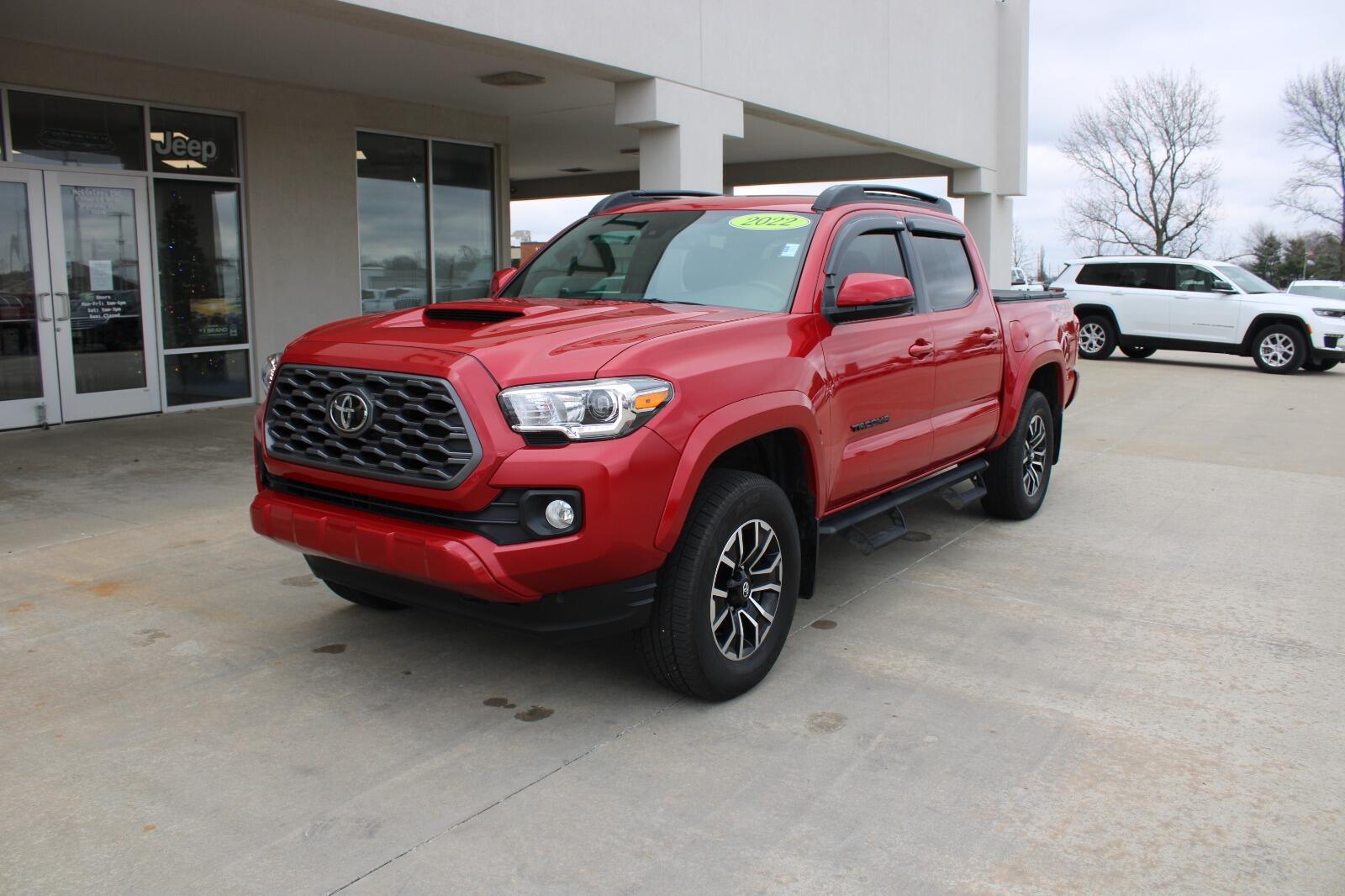 Used 2022 Toyota Tacoma TRD Sport with VIN 3TMCZ5AN3NM480002 for sale in Highland, IL