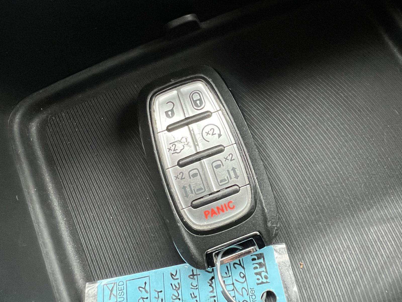 2024 Chrysler Pacifica Touring L - Photo 28