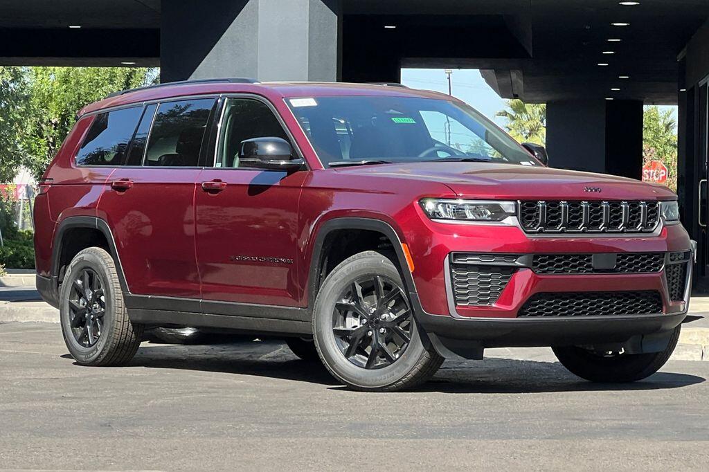 2026 Jeep Grand Cherokee L Laredo Altitude 4x4's photo