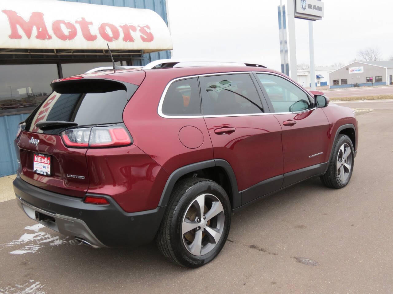 Used 2021 Jeep Cherokee Limited with VIN 1C4PJMDX1MD234480 for sale in Fairmont, MN