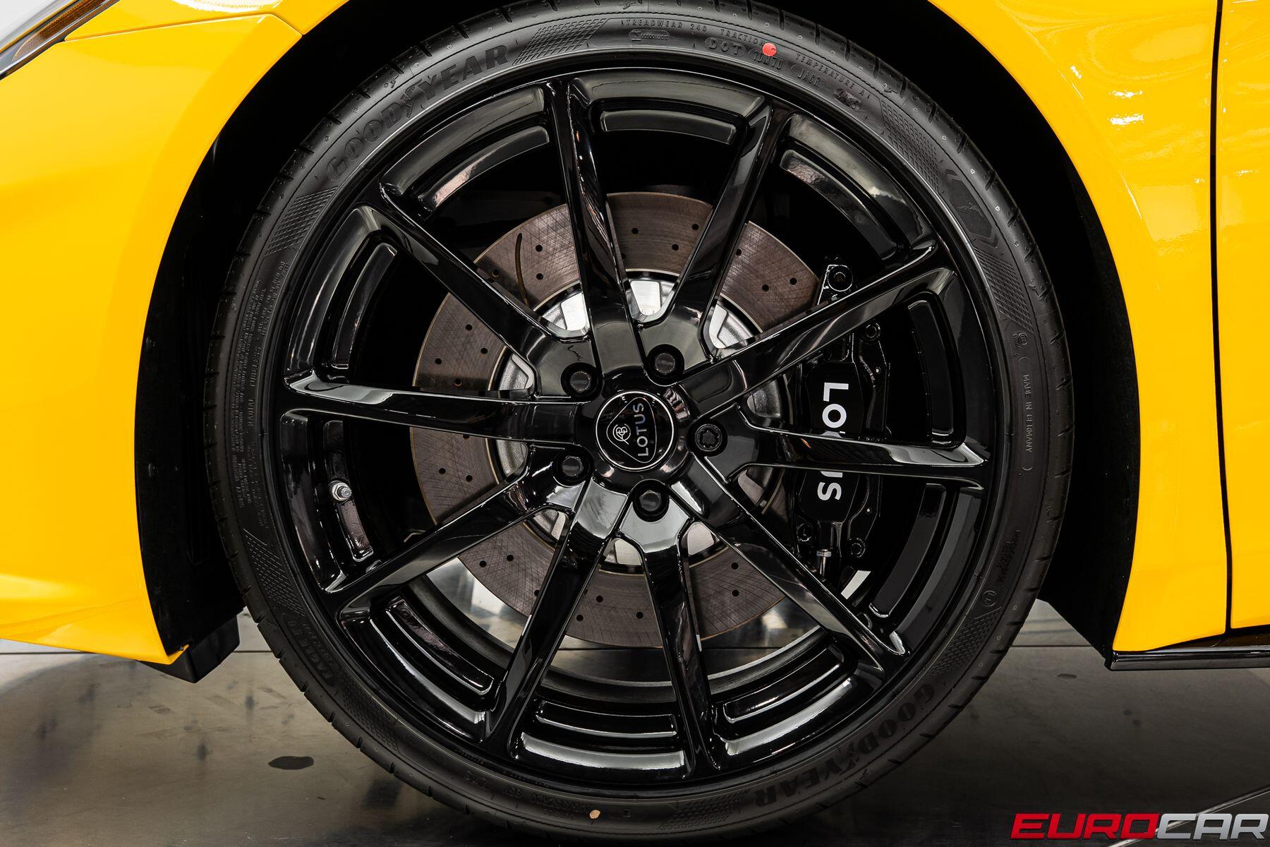 2026 Lotus Emira - Photo 23
