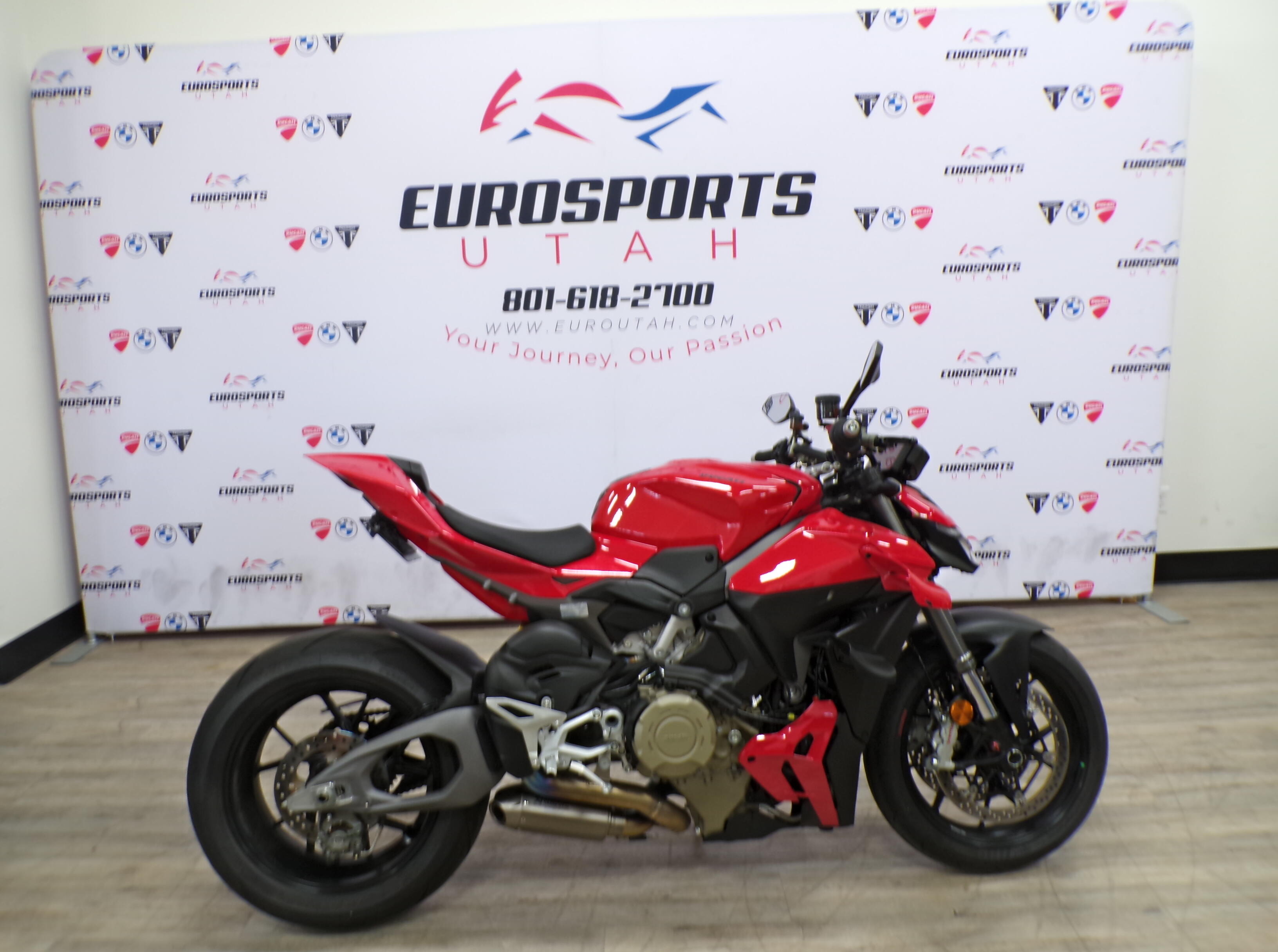 2025 DUCATI STREETFIGHTER V4
