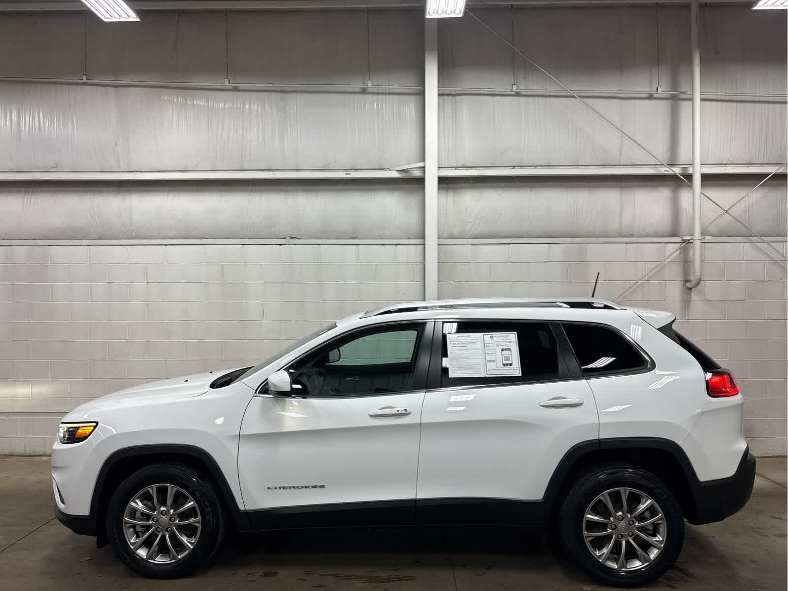 Used 2021 Jeep Cherokee Latitude Lux with VIN 1C4PJLMX8MD237578 for sale in Wilmington, OH