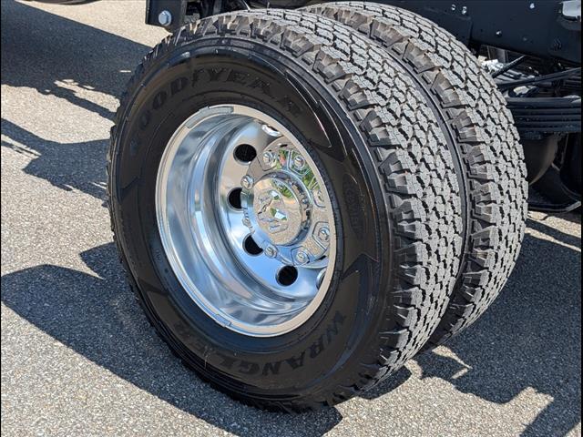 2025 RAM 3500 Chassis Tradesman - Photo 17