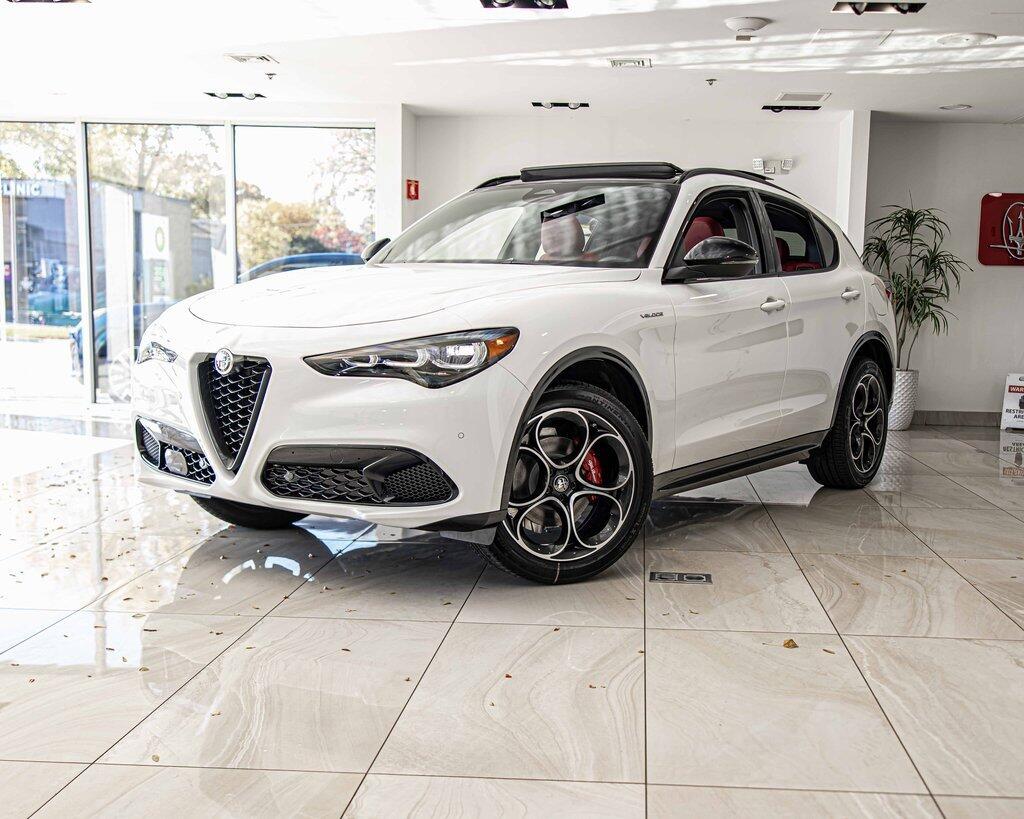 2025 Alfa Romeo Stelvio Base's photo