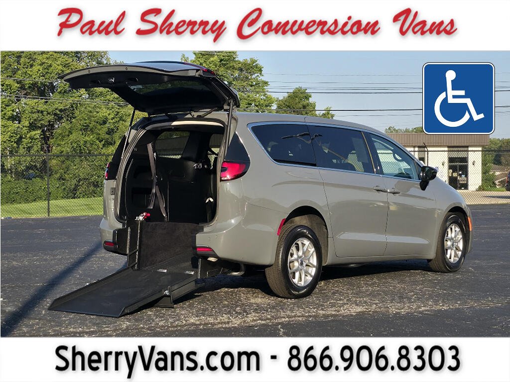 2025 Chrysler Pacifica Select